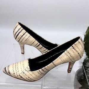 Theory Leather City Pump Pointed Toe‎ Kitten Heel Cream Black 37/6.5